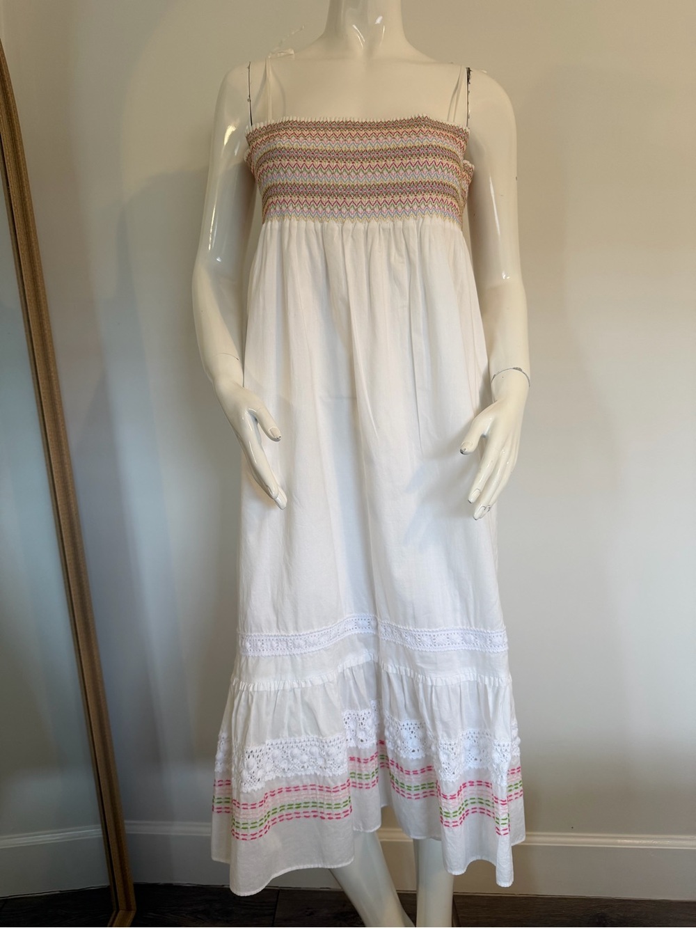 Rare Lilly Pulitzer White Embroidered Tie Strap lined dress Size 8